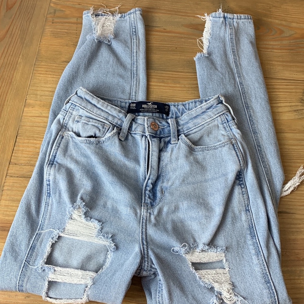Hollister Destructed Jeans
